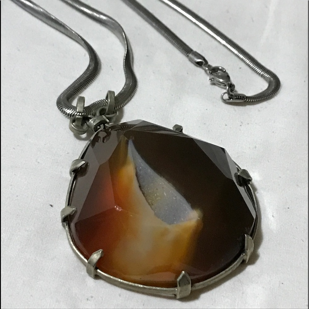 Agate and silver pendant in a silver chain.